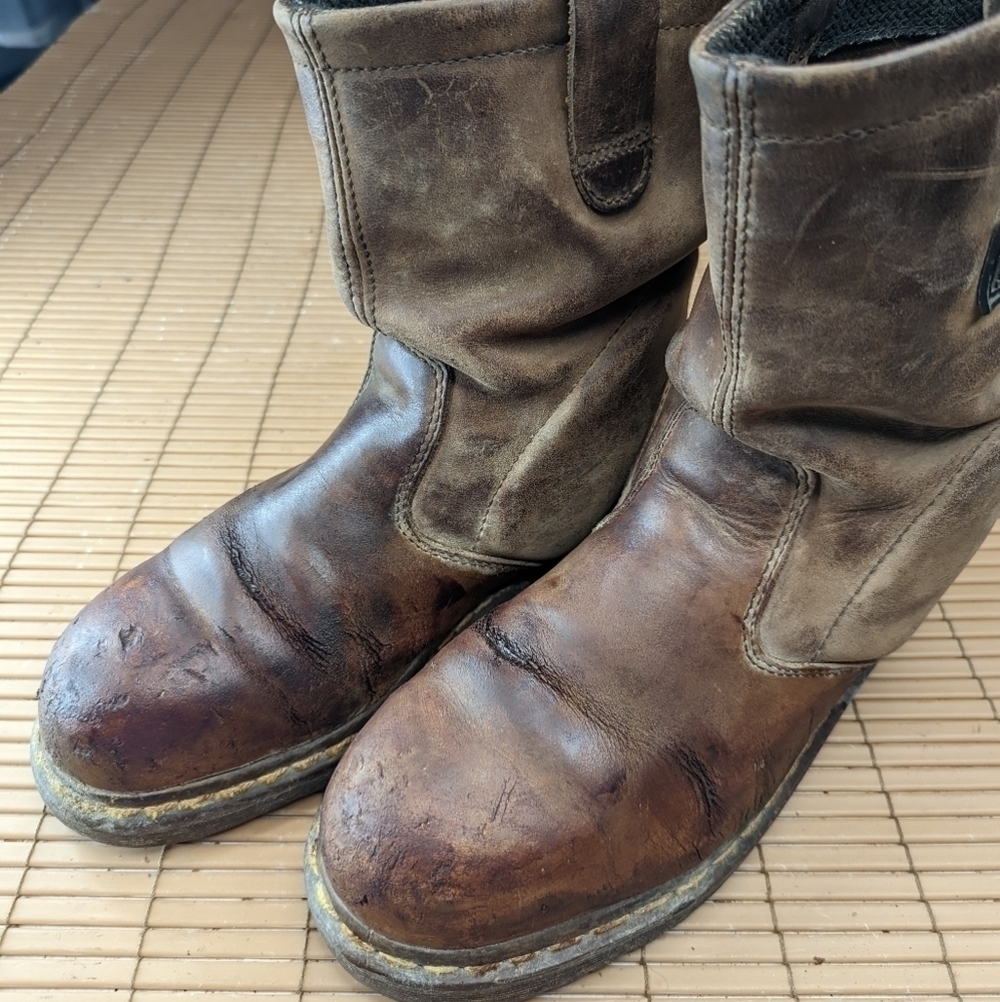 Dr. Martens Mens Icon 2295 Steel Toe Brown Leather Boot Sz 10. Cracked and scuff